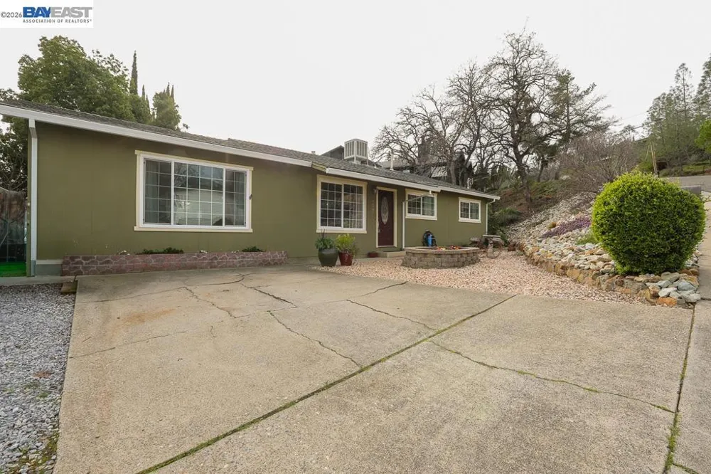 3345 Oakwood Place Redding, CA 96001