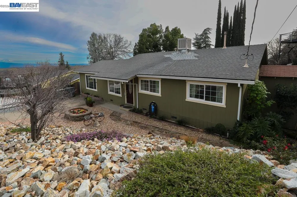 3345 Oakwood Place Redding, CA 96001