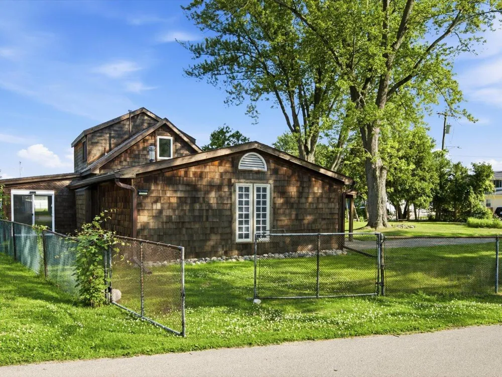 124 Roselawn Street Algonac City, MI 48001