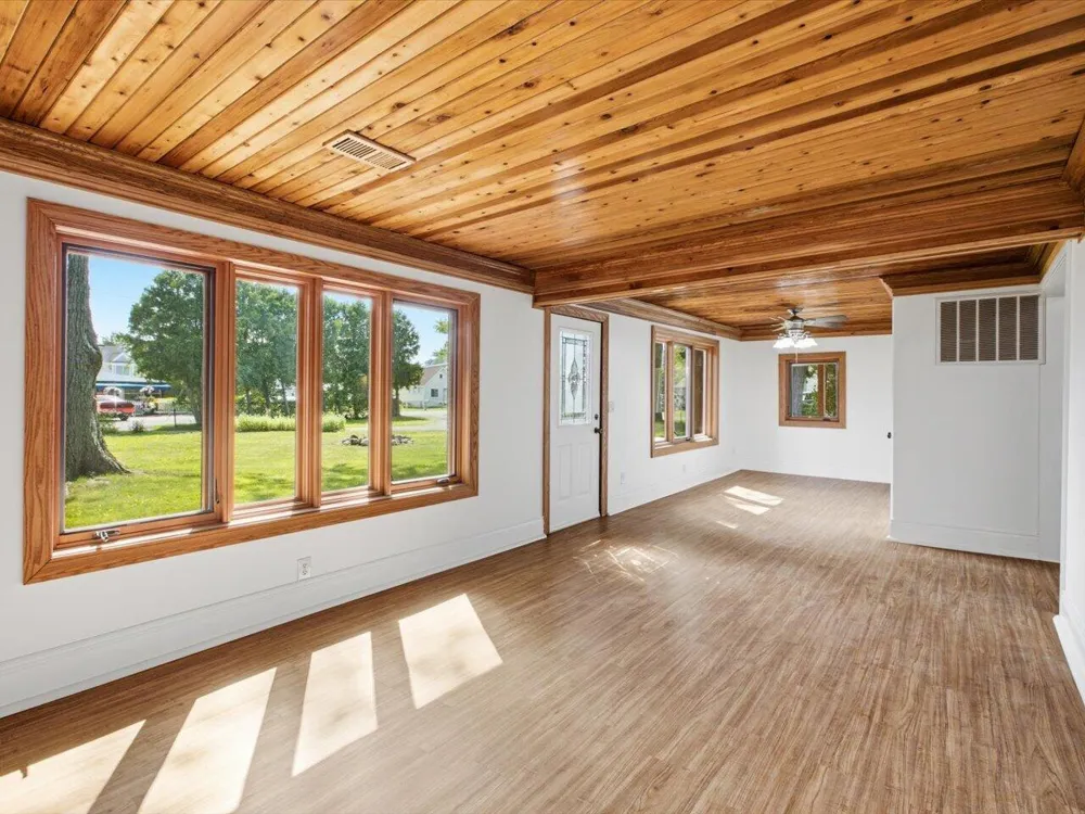 124 Roselawn Street Algonac City, MI 48001
