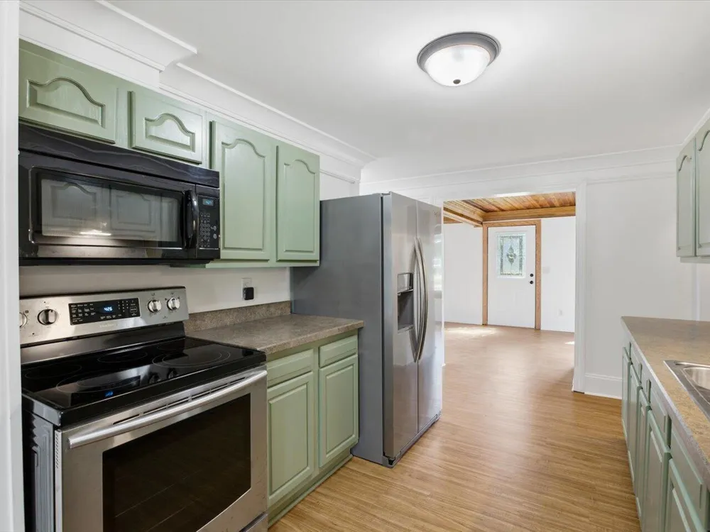 124 Roselawn Street Algonac City, MI 48001
