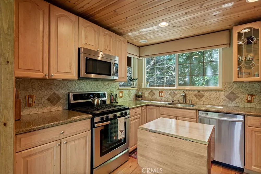 667 Dogwood Cyn Blue Jay, CA 92317