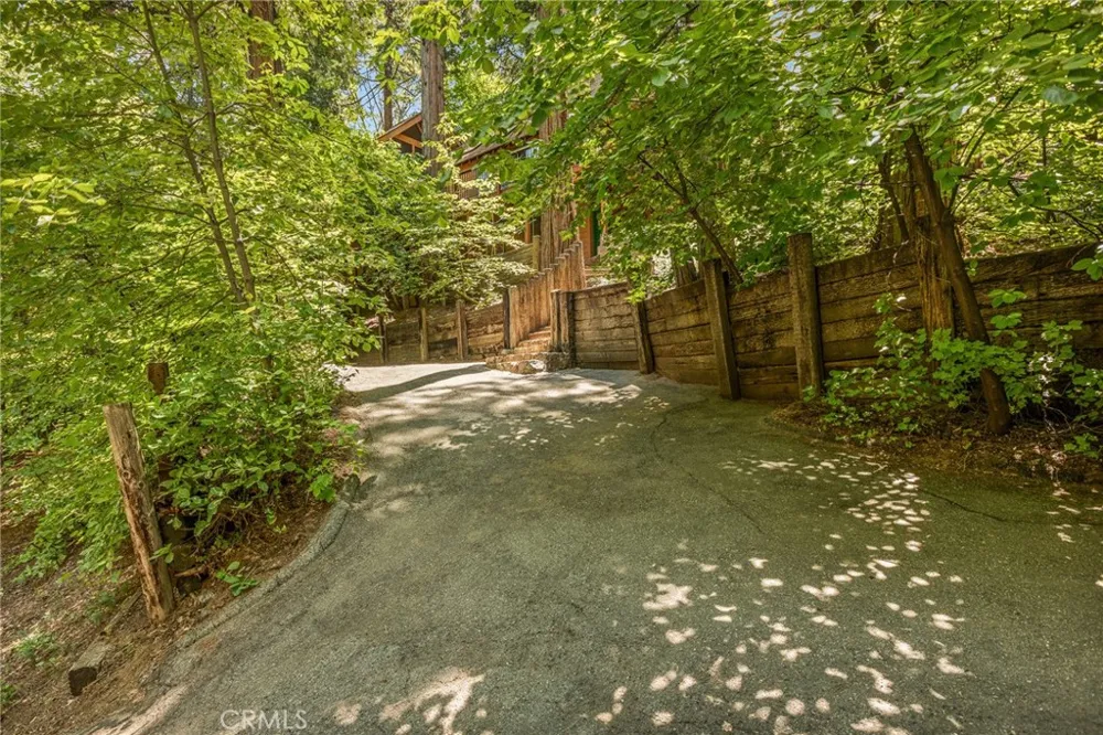 667 Dogwood Cyn Blue Jay, CA 92317