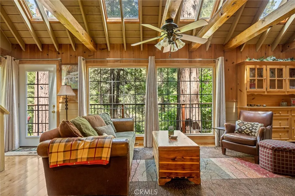 667 Dogwood Cyn Blue Jay, CA 92317