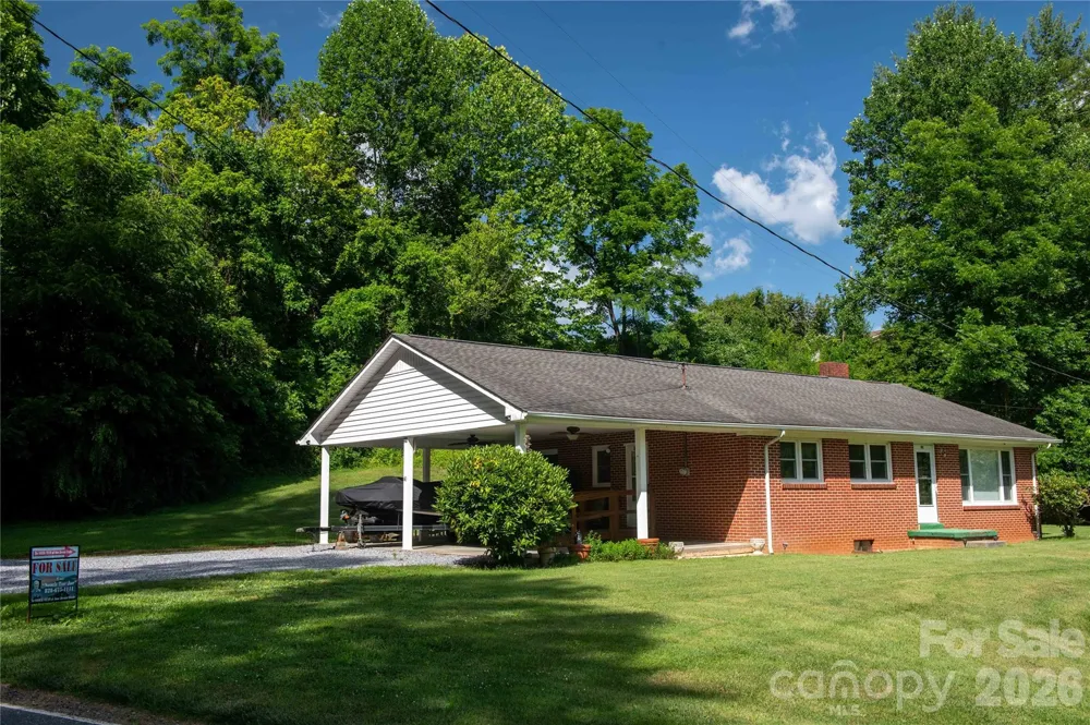 40 Double Island Road Burnsville, NC 28714