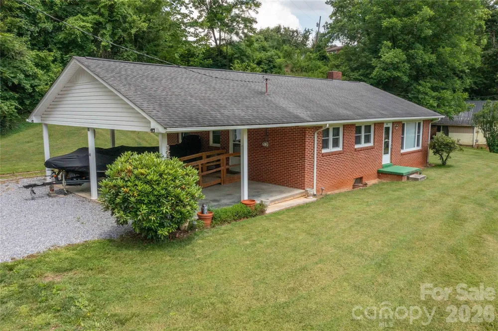 40 Double Island Road Burnsville, NC 28714