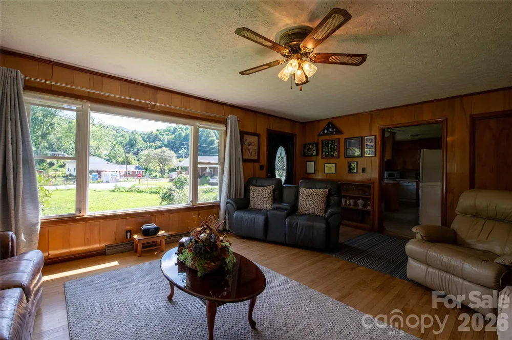 40 Double Island Road Burnsville, NC 28714