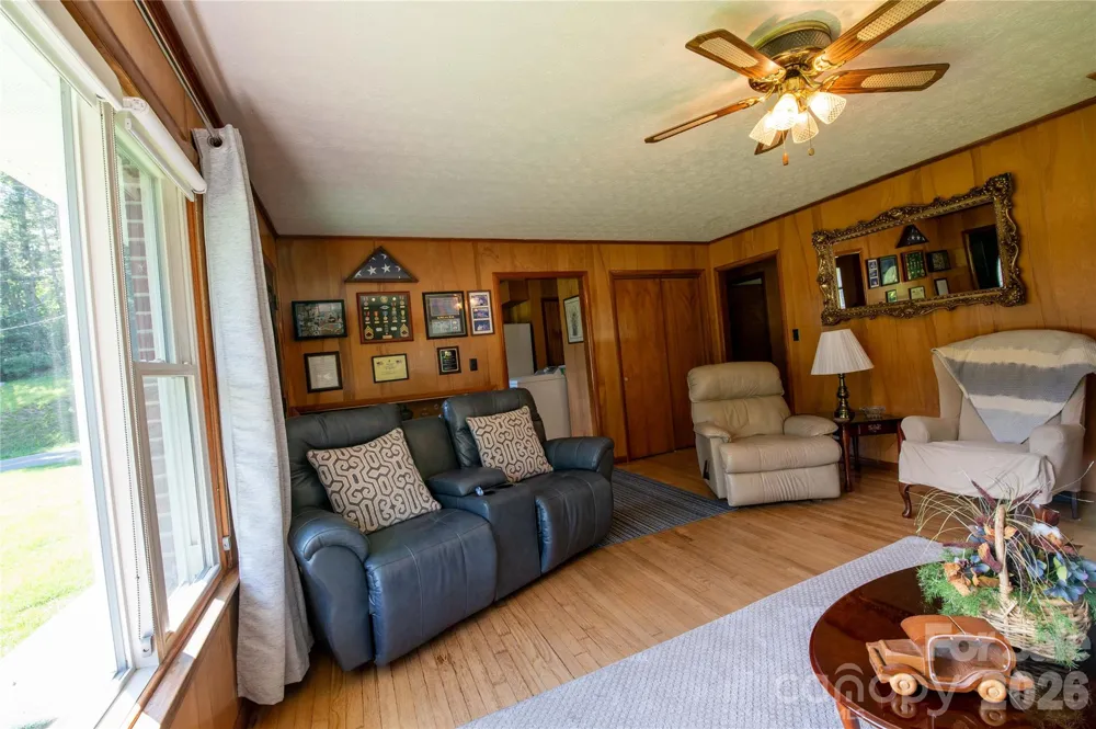 40 Double Island Road Burnsville, NC 28714