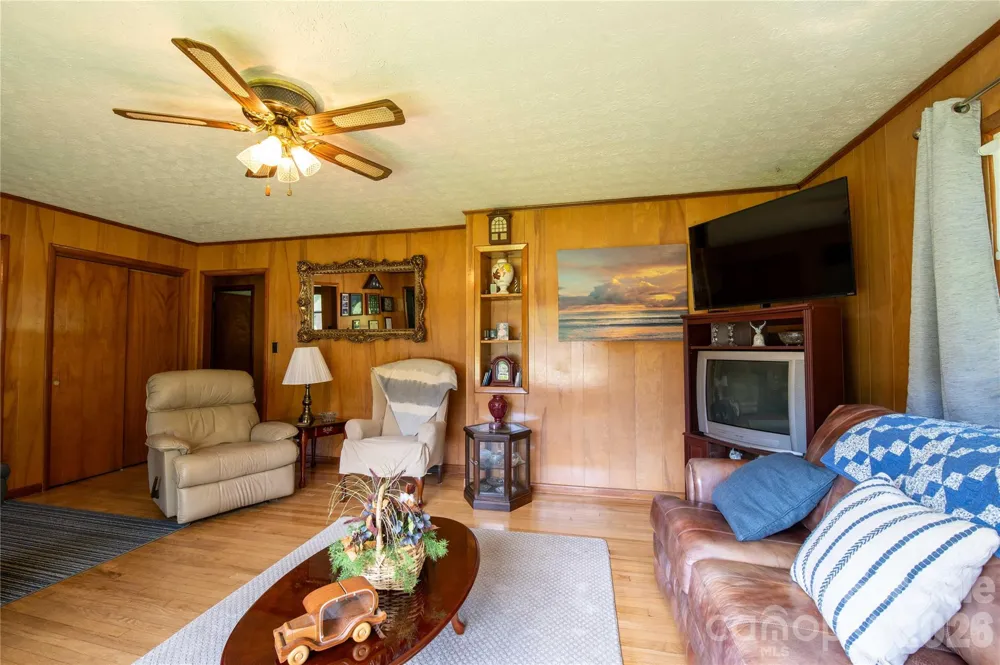 40 Double Island Road Burnsville, NC 28714
