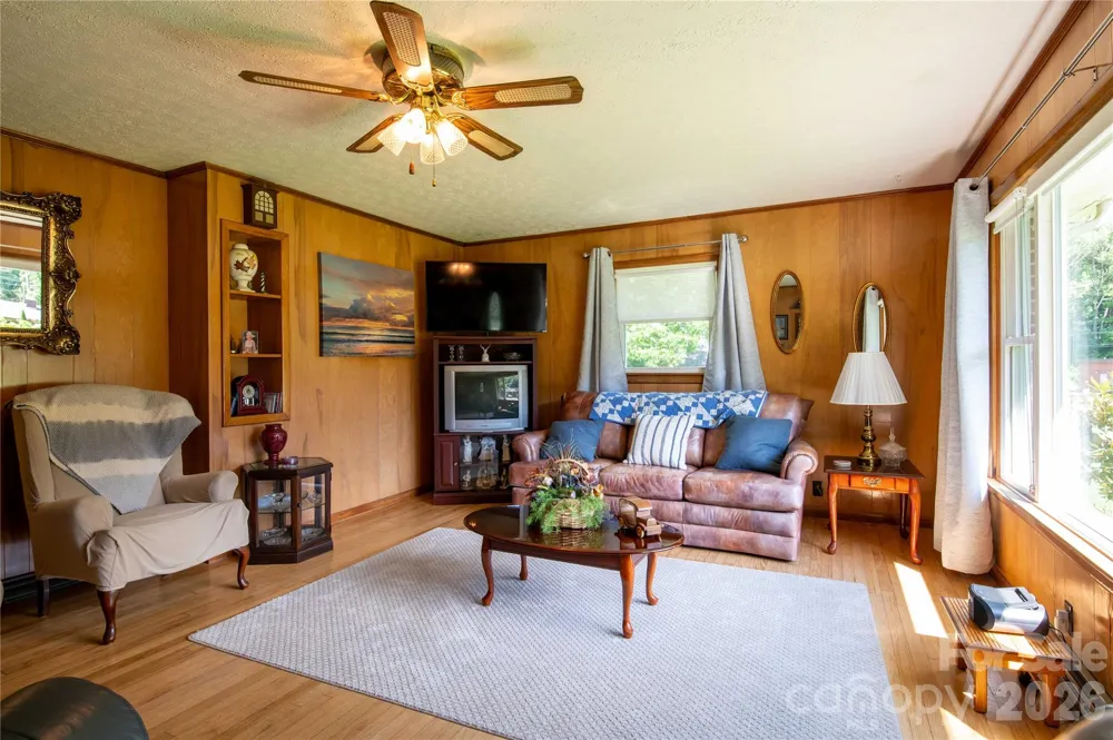 40 Double Island Road Burnsville, NC 28714
