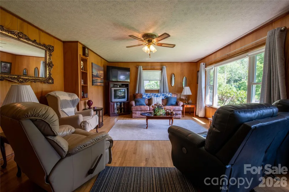 40 Double Island Road Burnsville, NC 28714