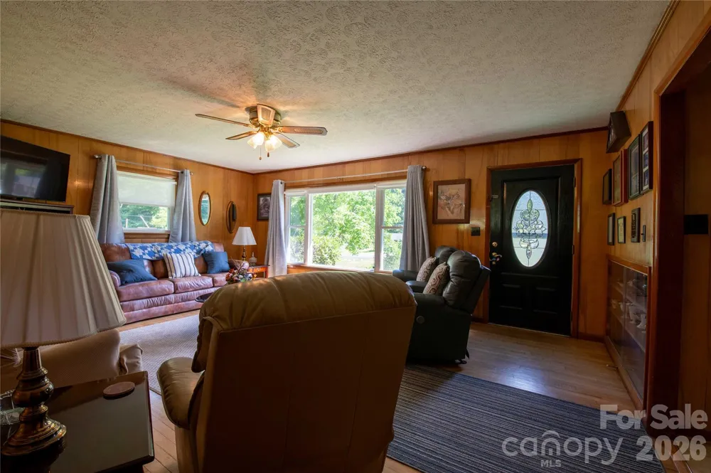 40 Double Island Road Burnsville, NC 28714