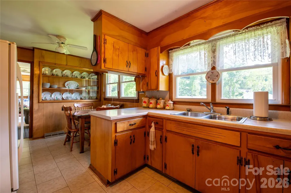 40 Double Island Road Burnsville, NC 28714