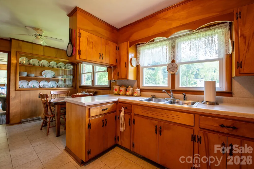 40 Double Island Road Burnsville, NC 28714