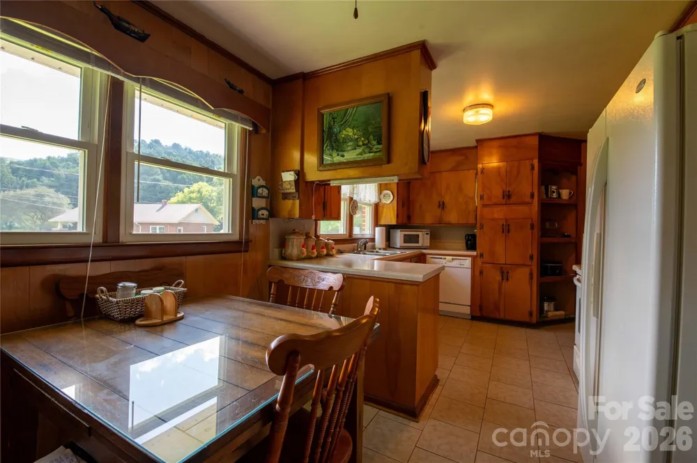40 Double Island Road Burnsville, NC 28714