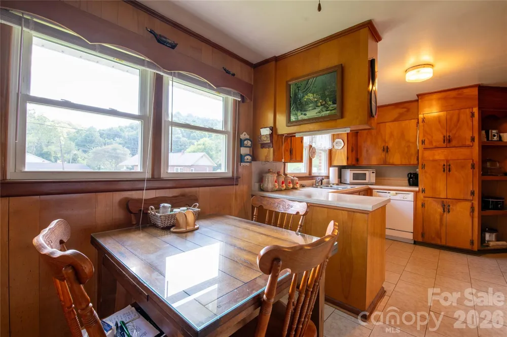 40 Double Island Road Burnsville, NC 28714