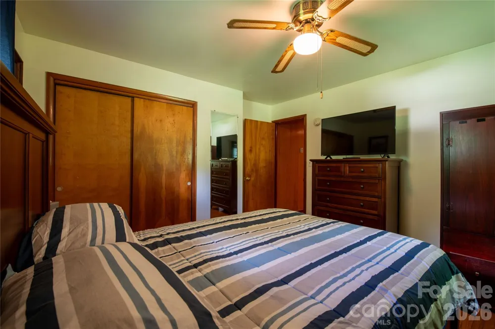 40 Double Island Road Burnsville, NC 28714