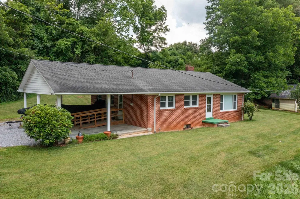 40 Double Island Road Burnsville, NC 28714