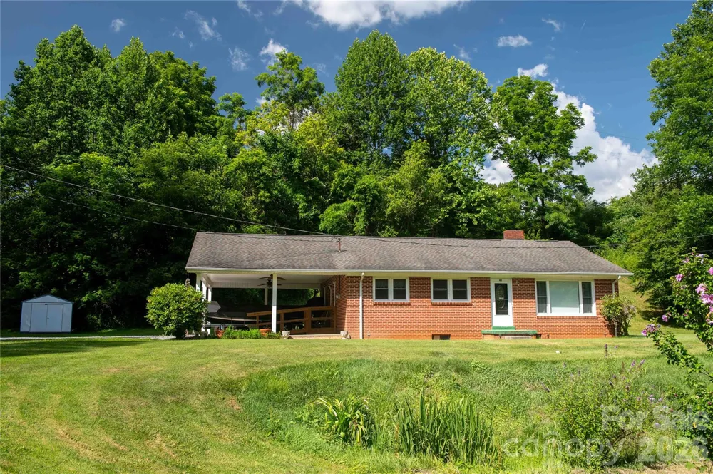40 Double Island Road Burnsville, NC 28714