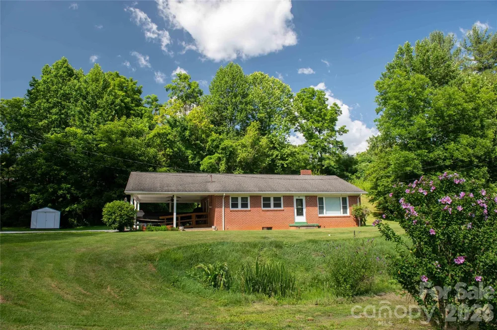 40 Double Island Road Burnsville, NC 28714