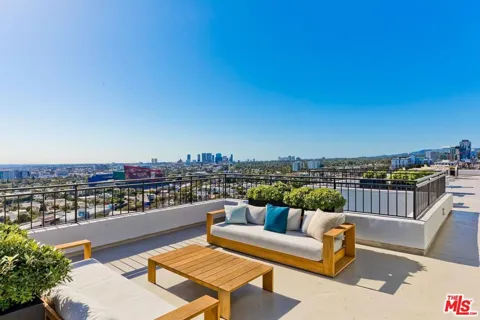 1100 Alta Loma