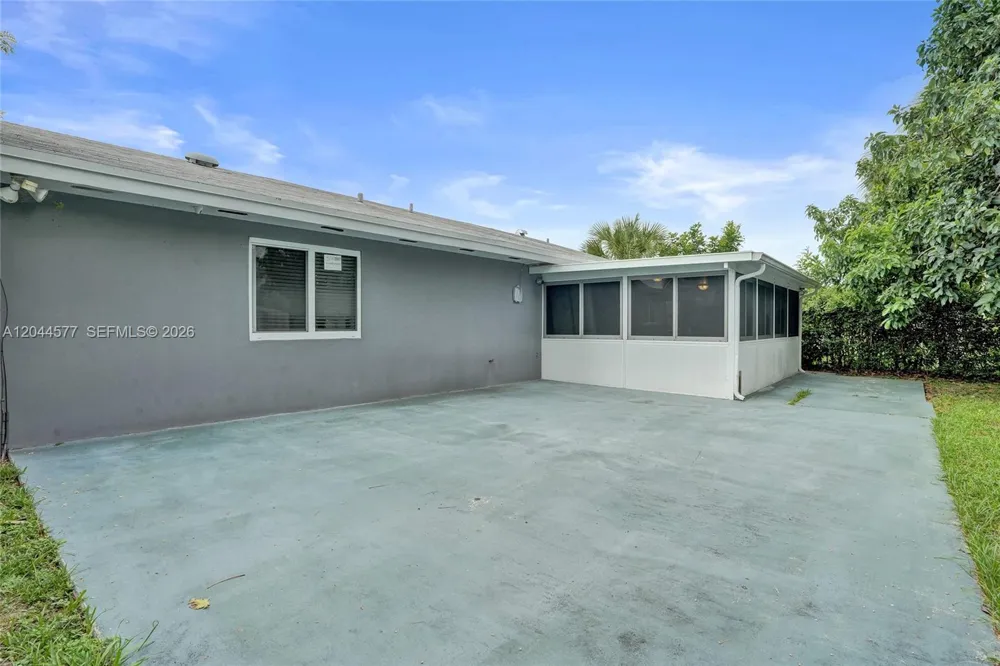 7812 SW 7th Pl North Lauderdale, FL 33068
