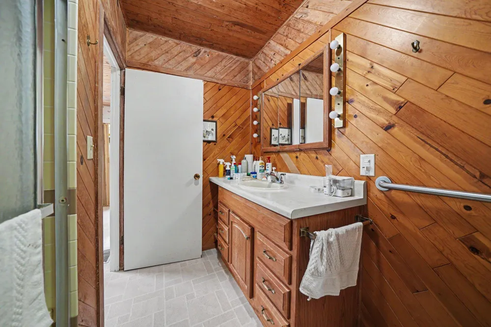 5497 Wilson Street Coloma, MI 49038