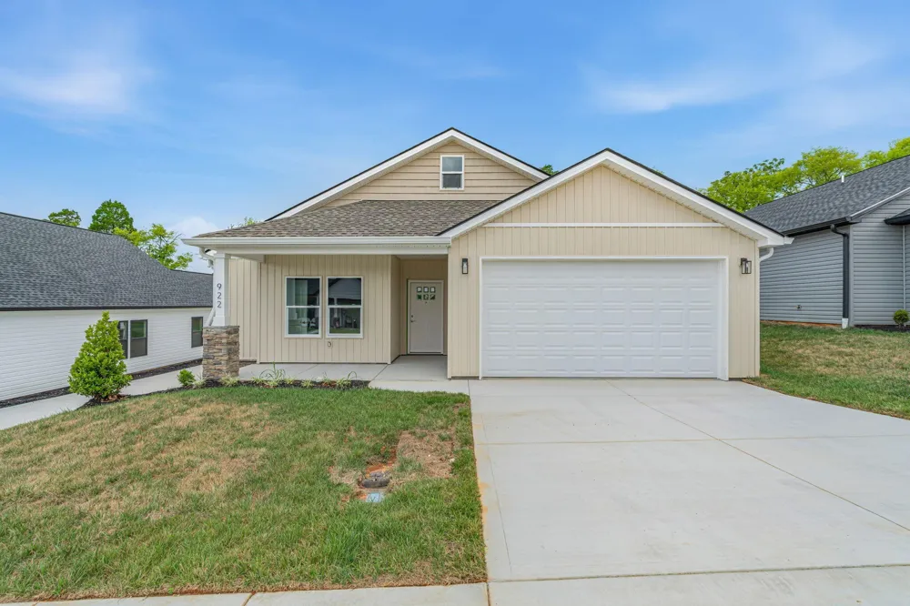 922 Stratford Avenue Sweetwater, TN 37874