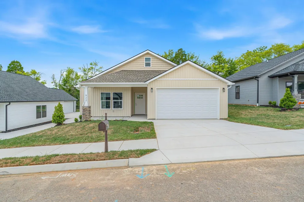922 Stratford Avenue Sweetwater, TN 37874