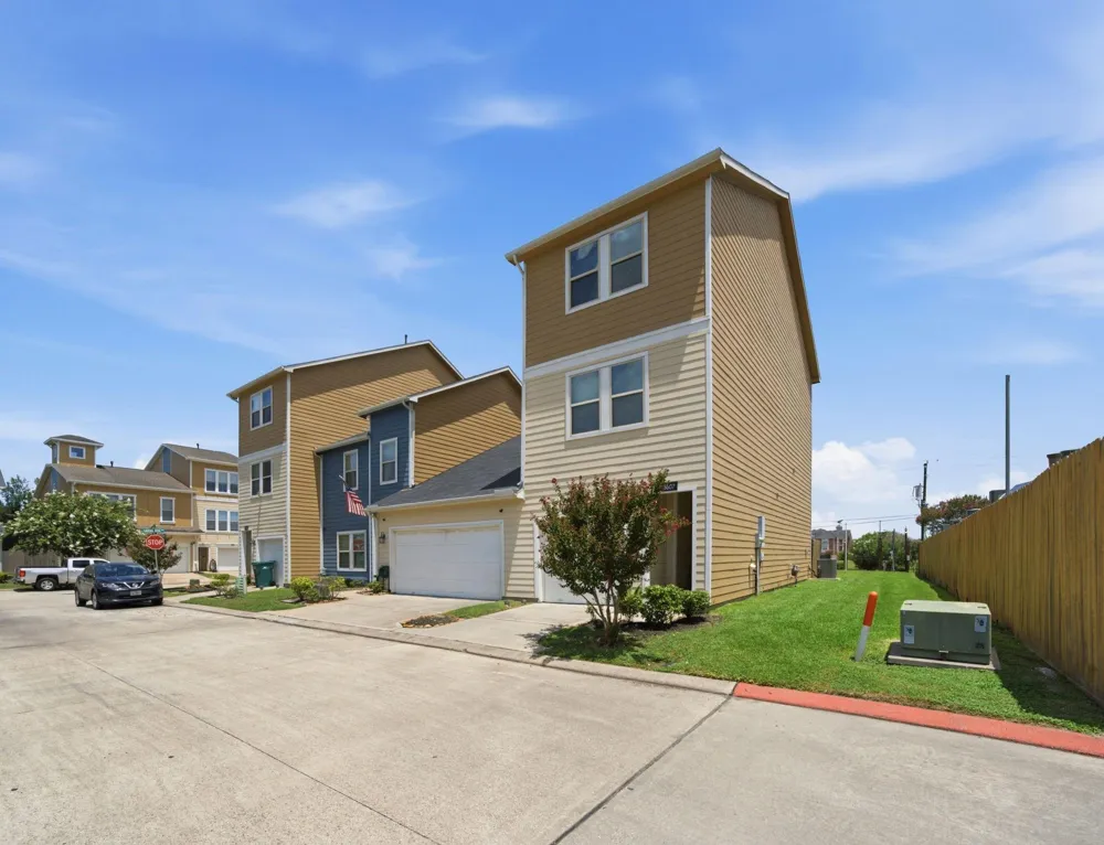 3607 Vineyard Lane Pasadena, TX 77504