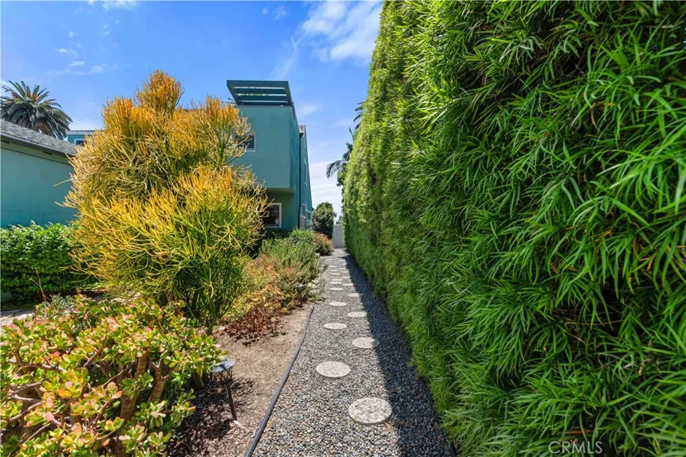 4040 East Boulevard Mar Vista, CA 90066