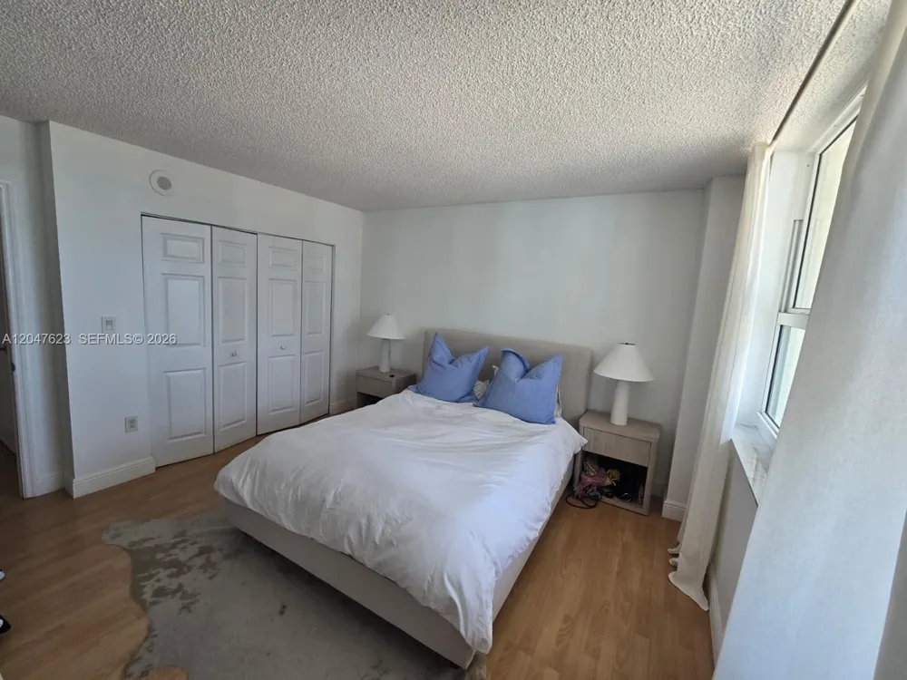 1155 Brickell Bay Dr #1005 Miami, FL 33131
