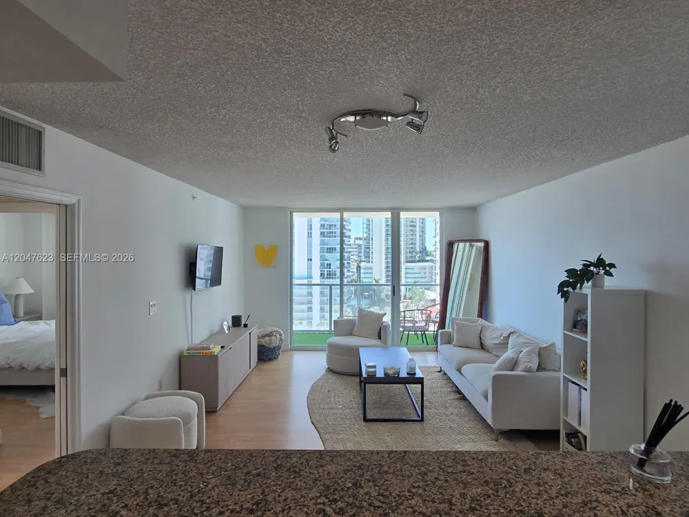 1155 Brickell Bay Dr #1005 Miami, FL 33131
