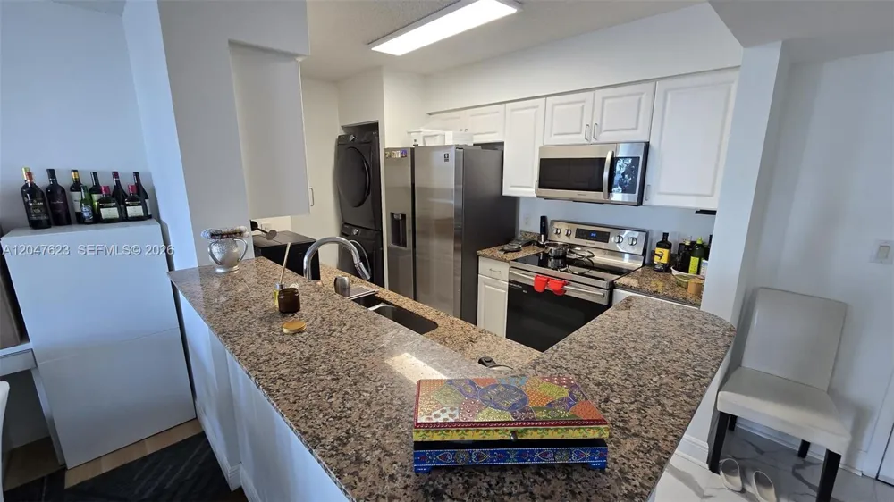 1155 Brickell Bay Dr #1005 Miami, FL 33131