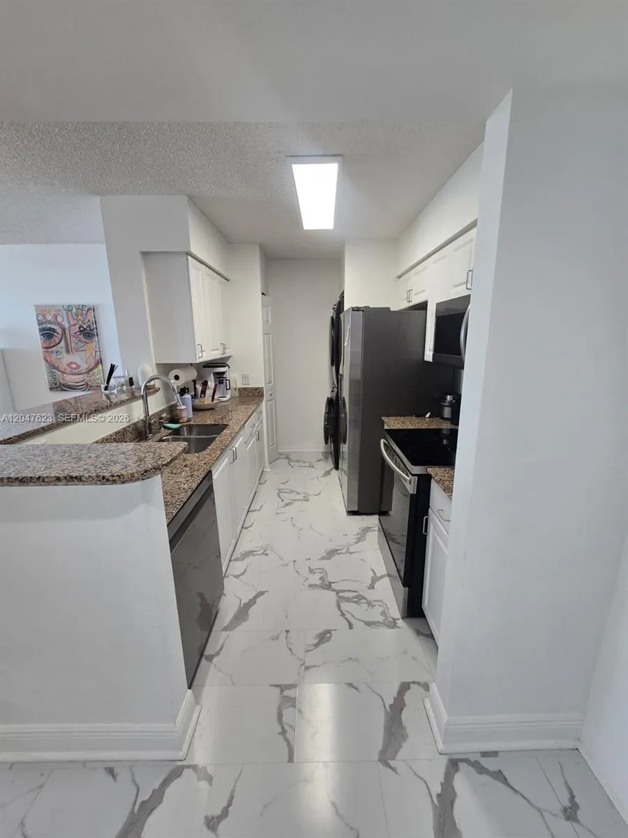 1155 Brickell Bay Dr #1005 Miami, FL 33131