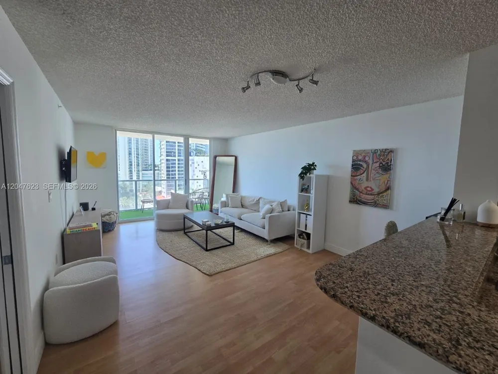 1155 Brickell Bay Dr #1005 Miami, FL 33131