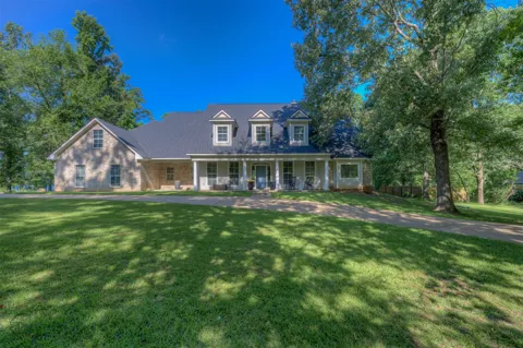 111 Oak Leaf Trail