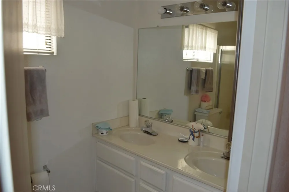 2935 W Fruitvale Hemet, CA 92545