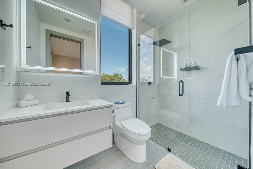 7520 W Treasure Dr North Bay Village, FL 33141