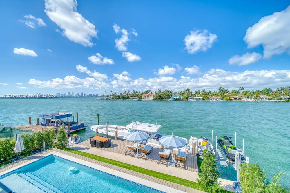 7520 W Treasure Dr North Bay Village, FL 33141