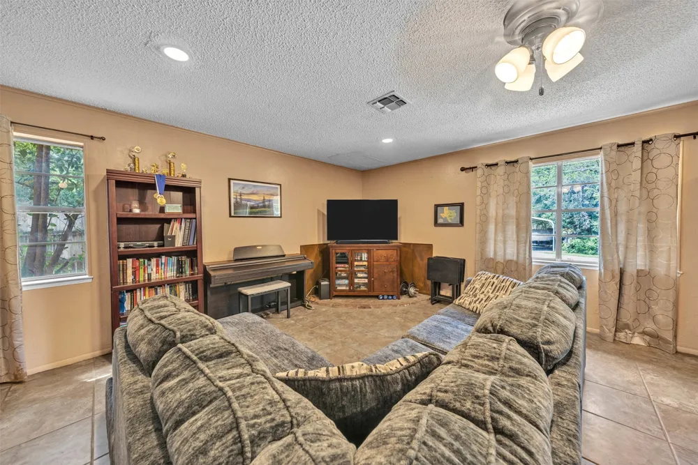 190 Crowfoot Lane Whitney, TX 76692