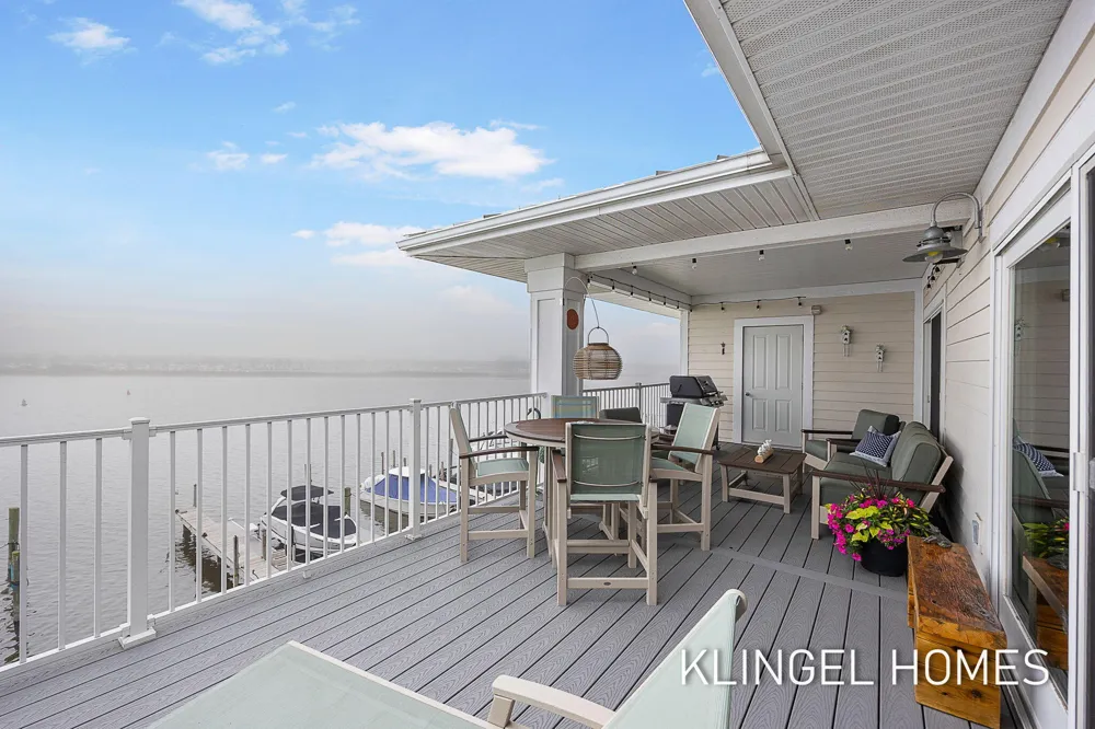 930 W Savidge Street #20 Spring Lake, MI 49456