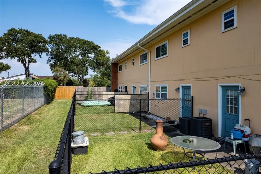 1914 Larrabee Street #1-12 Seabrook, TX 77586