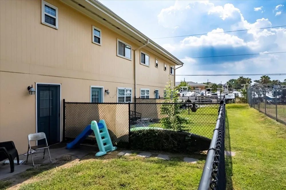 1914 Larrabee Street #1-12 Seabrook, TX 77586