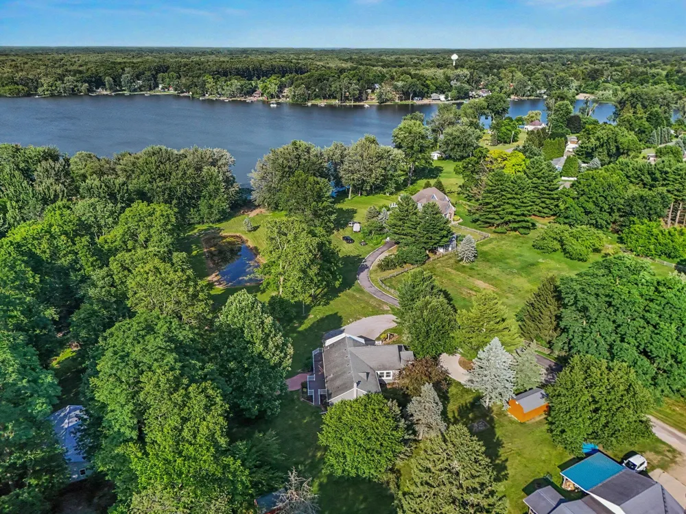 57530 Cool Water Lane Colon, MI 49040