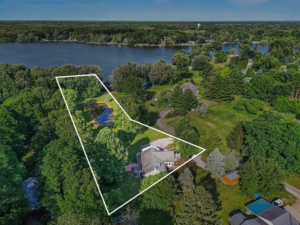 57530 Cool Water Lane Colon, MI 49040
