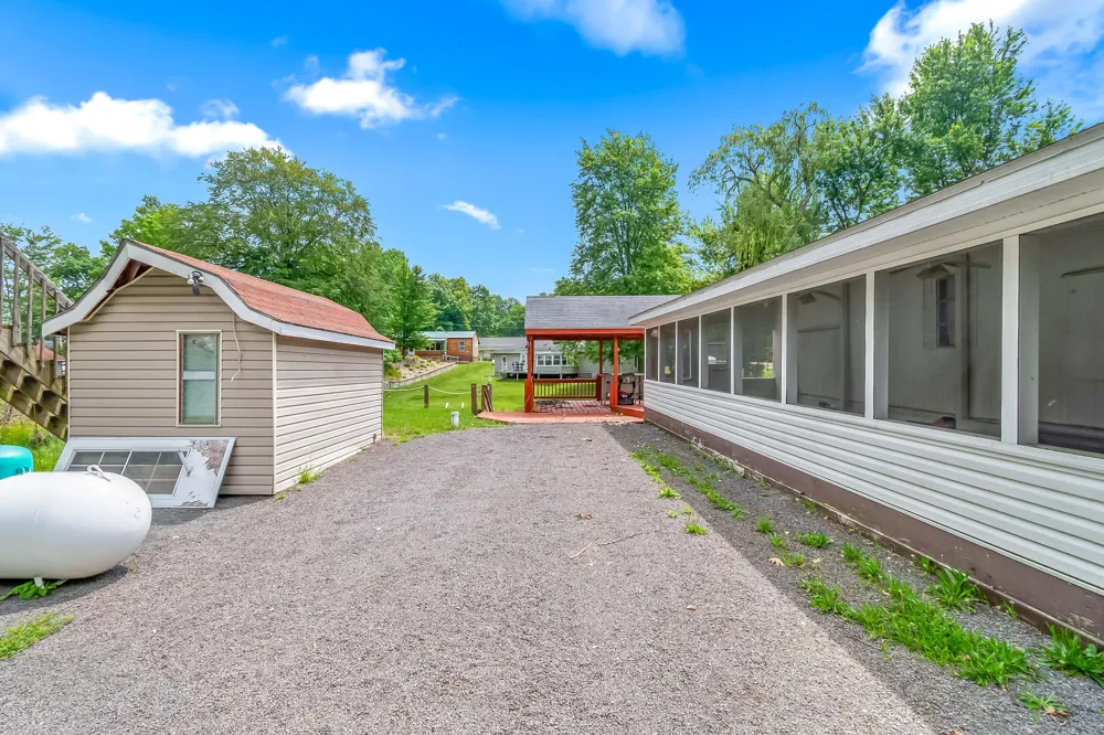6915 Rowley Drive Jefferson Township, MI 49266