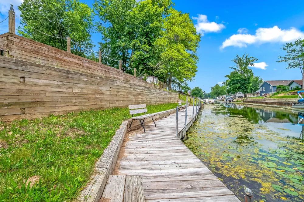 6915 Rowley Drive Jefferson Township, MI 49266