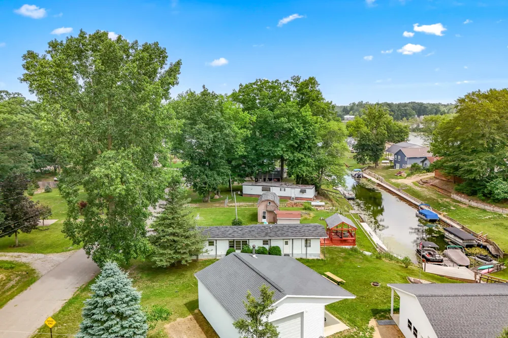 6915 Rowley Drive Jefferson Township, MI 49266