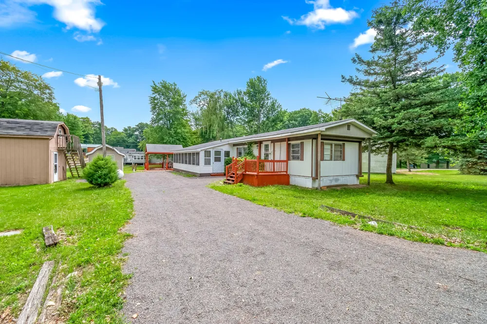 6915 Rowley Drive Jefferson Township, MI 49266